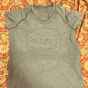 12/XL Lululemon swiftly tech shirt